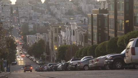 Time Lapse of Sunset on San Francisco Union Street / Busy Traffic / Hill 4K 動画素材 70794698