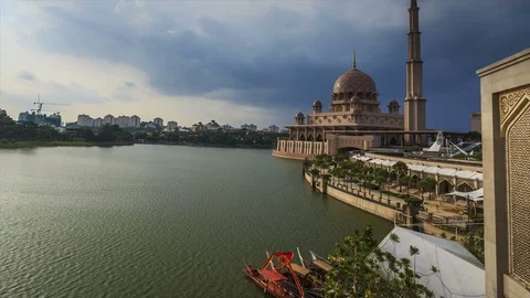 Time lapse of sunset scene at Putra mosque Video stock 85073784