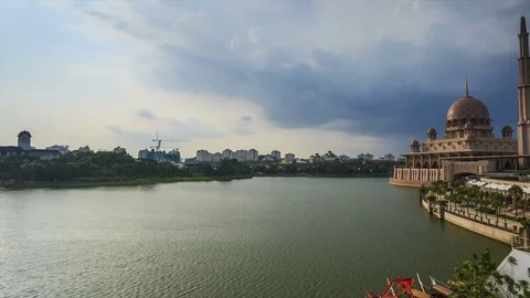 Time lapse of sunset scene at Putra mosque Stock-Footage 85074428