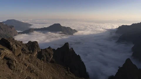 Time-lapse of a sunset with sea of clouds in La Palma, Spain. 스톡 동영상 163587353