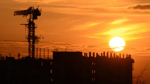 Time Lapse Sunset with Silhouettes of Crane and Workers Vídeos de archivo 32427639