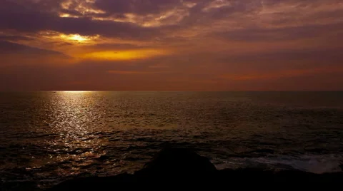 Time lapse sunset sky and rage sea Video stock 33471169