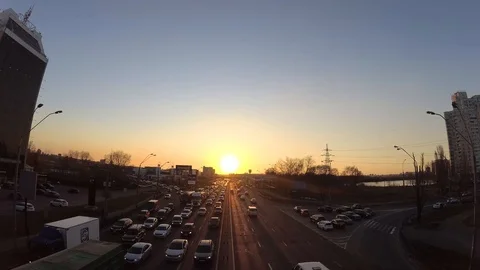 Time lapse. sunset on a spring day in the city. accelerated car traffic Stock Footage 106025462