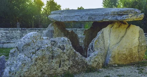 Time lapse sunset of the sun on the Dolmen della Chianca located in the munic 스톡 동영상 144285270
