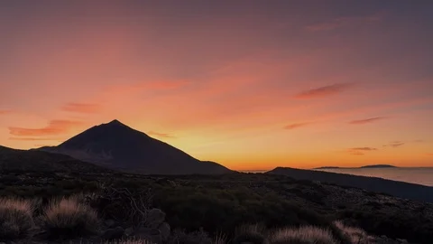 Time lapse sunset on the Teide, red in the sky Stock Footage 125937707