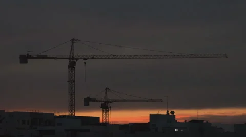 Time lapse of sunset with tower cranes 스톡 동영상 58602819