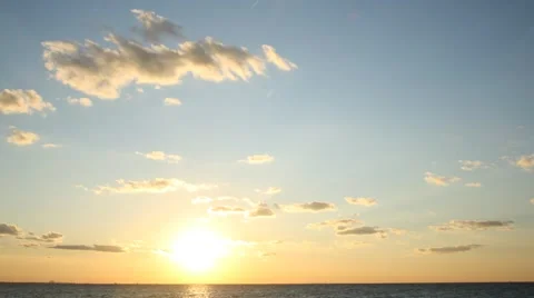 Time Lapse Sunset Under Moving Clouds [HDTV] 16x9 動画素材 40981337