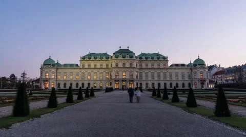 Time Lapse of the sunset at the Upper Belvedere Palace in Vienna / Austria Stockbeeldmateriaal 57433411
