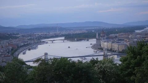 A time-lapse of the sunset with the view of Budapest. 스톡 동영상 117694636