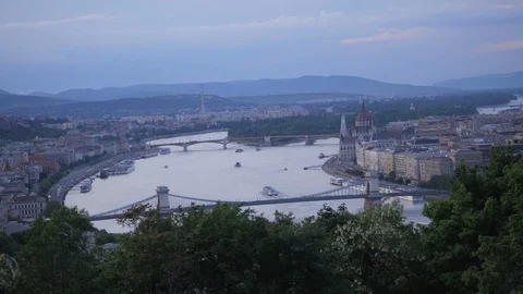 A time-lapse of the sunset with the view of Budapest. Stock-Footage 117694728