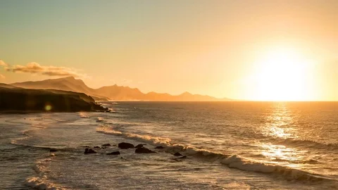 Time lapse sunset with waves and little clouds at Fuerteventura island, Spain Video stock 72342918