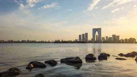Time lapse of Suzhou skyline at sunset,Jiangsu,China. Stockbeeldmateriaal 107552553