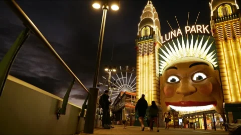 Time lapse Sydney evening visitors to Luna Park 4K Stock Footage 309069000
