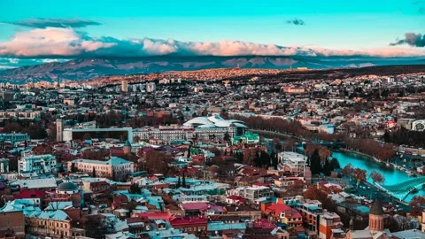 Time lapse: Tbilisi at sunset. Clouds rolling on top of mountain. Magical view. 스톡 동영상 131138447