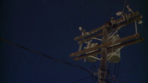 Time Lapse of a Telephone Pole / Power Line at Night Vídeo Stock 70498488