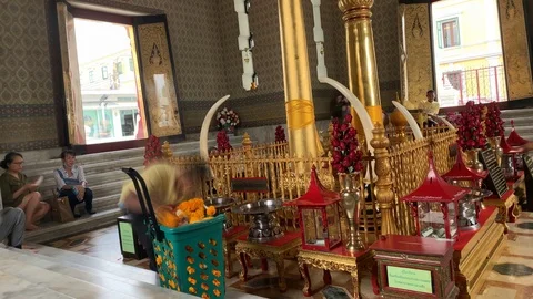 Time lapse of Thai visitors paying respect to Bangkok's City Pillar Stock Footage 117035367