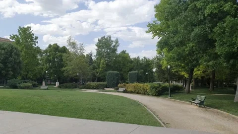 Time lapse through the park 動画素材 196001809