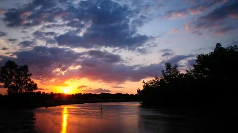 Time lapse at a tidal canal with dug-out canoes 動画素材 70154963
