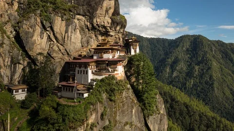 Time Lapse of Tiger's Nest Monastery in Bhutan Stockbeeldmateriaal 94934398