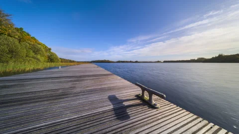 Time lapse of a timber lake pier in the foreground and castle ruin island with 스톡 동영상 331079508