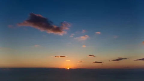 Time lapse timelapse of clouds crossing the sky at sunset Stock Footage 69909311