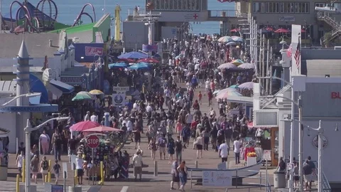 Time-lapse of tons of people on santa monica pier Stock Footage 83065824