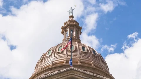 Time-lapse of top portion of the Austin, TX Capitol building. Vídeo Stock 94917124
