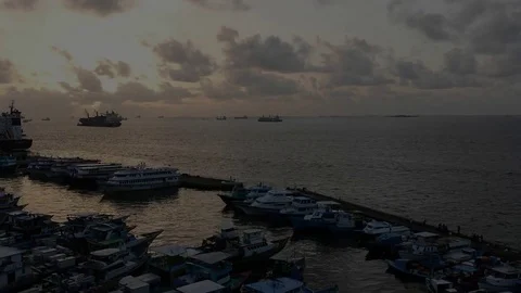 Time Lapse Top view boat port and sunset in Male, Maldives 库存影片 77502170