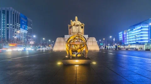 Time lapse of tourists swarming through Gyeongbokgung Palace in Seoul City Stock Footage 84875438