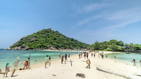 Time lapse of tourists on the white sand beach of Nang Yuan islands Stock Footage 182923902