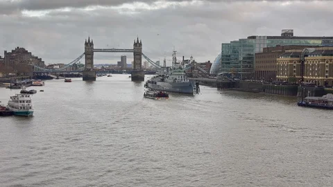 Time lapse of the Tower bridge from the London Bridge  스톡 동영상 99989875