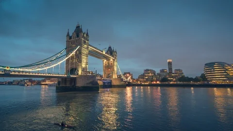 Time lapse, Tower Bridge in London in sunset time Stockbeeldmateriaal 108800062