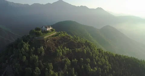Time Lapse tracking shot of idyllic mountain landscape. Warm evening sunlight is 스톡 동영상 171114111