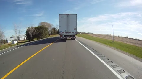 Time Lapse of a Tractor Trailer Video stock 1000525