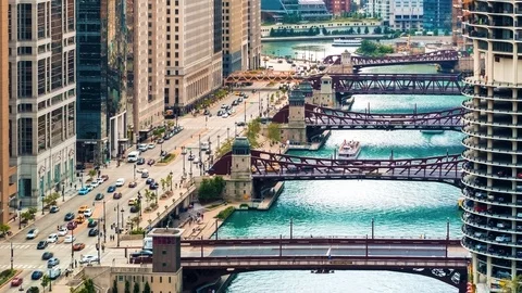 Time-lapse of traffic along the Chicago Riverfront 動画素材 102906261