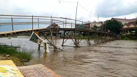 Time-lapse of traffic along Making River in Vang Vieng Laos Stock-Footage 91083370