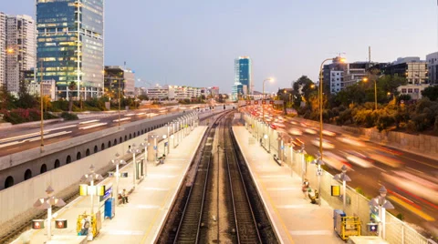 Time Lapse Of Traffic in Ayalon Freeway and Railway Station Vídeo Stock 38335388