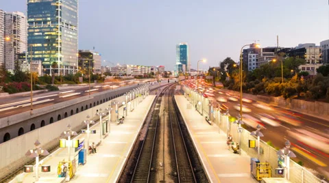 Time Lapse Of Traffic in Ayalon Freeway and Railway Station 库存影片 38384283