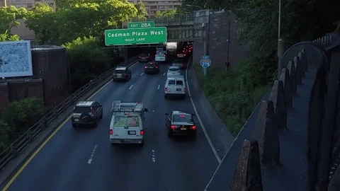 Time-Lapse of Traffic on Brooklyn Queens Expressway in New York City Video stock 78130615