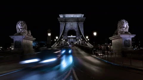 Time lapse of the traffic in the chain bridge in Budapest at night. Stock-Footage 67563820