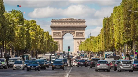 Time lapse of traffic in Champs de Elysees with the Triumph Arc Video stock 58617221