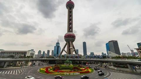 Time-lapse of traffic circle at Pearl Tower in Pudong, Shanghai, China Видео 90783328
