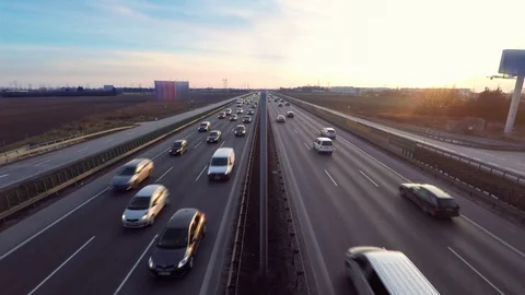 Time lapse of traffic on dual highway at the end of the day in semi urban set Vídeo Stock 90959019