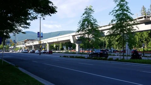 Time lapse of traffic flow in rush hour with 4k beautiful landscape view Video stock 77080086