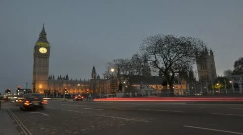 Time lapse of the traffic in front of the Big Ben and Westminster Abbey Stock Footage