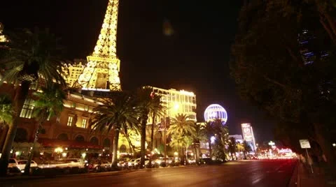 Time lapse of traffic in front of Eiffel Tower in Las Vegas, USA Video stock 12454176