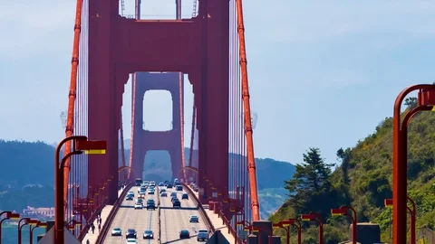 Time-lapse of traffic on the Golden Gate Bridge in San Francisco 動画素材 115359189