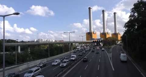 Time-lapse of traffic jam on highway and factory in the background 動画素材 93559687