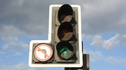Time lapse traffic light changing from red to green united kingdom Stock Footage 48441198