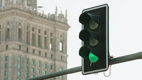 Time-lapse of traffic light turns green and red, city crossroad, traffic control Video stock 331268087